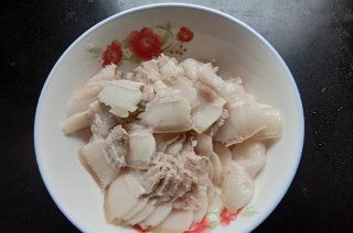 第4步(蒜苗回锅肉的做法)