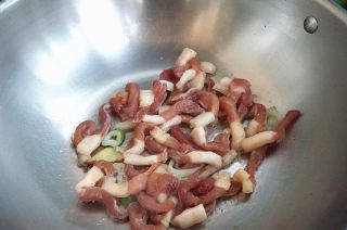 第5步(肉丝酸菜炖粉条的做法)