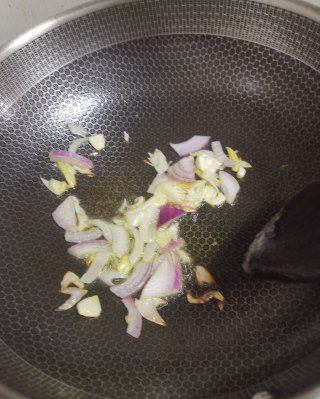 第4步(蘑菇炒青菜的做法)