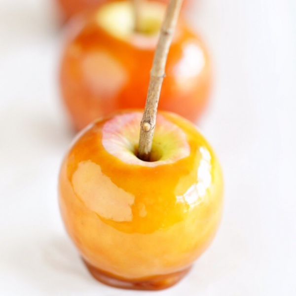 第6步(完美焦糖苹果-perfect caramel apples-苹果的一百种吃法的做法)