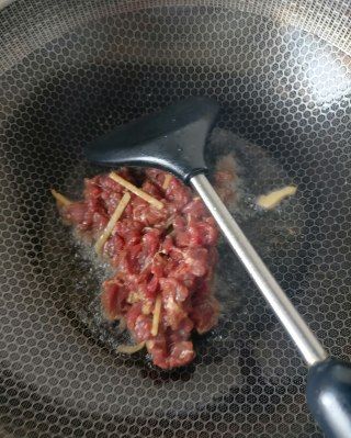 第3步(洋葱炒牛肉的做法)